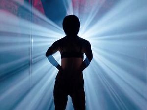 Дженнифер Энистон в роли стриптизерши