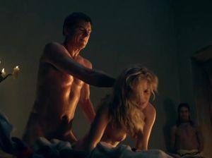 Господин просит раба вставить ему член в жопу пока он трахает рабыню