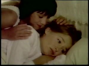 Изменяет жениху с подругой