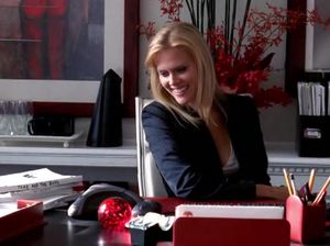 Паренек трахает сисястую кобылку и базарит по мобиле