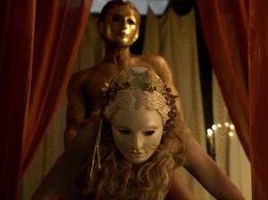 Римлянки устроили анонимный секс в масках с рабами