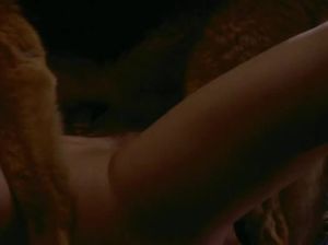 Большая овчарка трахает связанную женщину