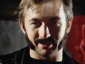 Мужлан принудил девушку к сексу