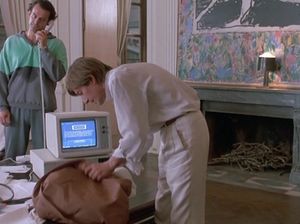 Сексапильные голые телочки бегают по квартире