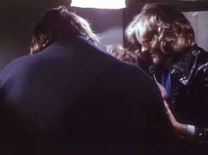 Трахнули наркоманку в отключке