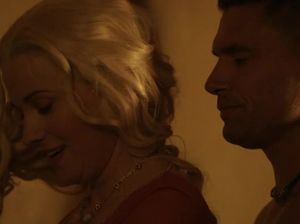 Хозяйка пользуется членом своего раба для утех