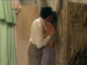 Попытался изнасиловать служанку