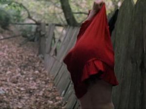 Девка подсматривает как мужик трахает ее сестру