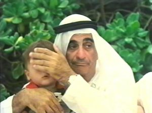 Русская блондинка загорает топлес на пляже Майами