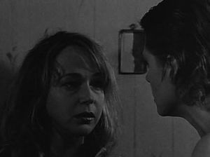 Опытная лесбиянка соблазняет зрелую подругу