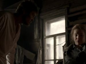 Деревенская девушка ублажает мужа, вернувшегося с войны