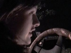 Девка ласкает свою подружку в машине