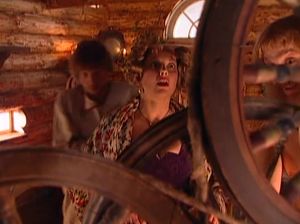 Крестьяне по очереди трахают сисястую барыню