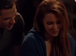 Пожарный трахает свою подругу у камина