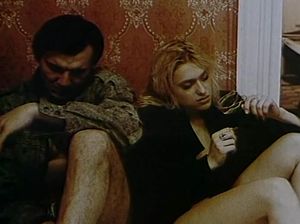 Симпатичная блондинка трахается с мужиком