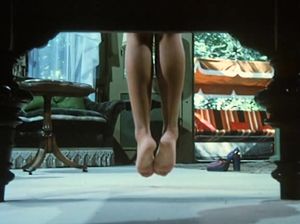 Отец отправил сексуальную дочь рассчитаться с долгами