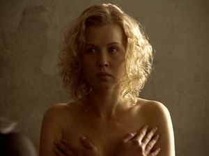 Русскую красотку пленили и заставили раздеться