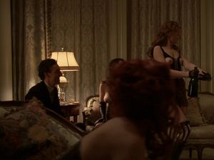 Друзья богача заказывают ему на День рождения телочек в латексе