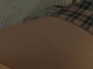 Связанная японка пытается мастурбировать