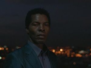 Испанская цыпочка соблазняет чернокожего мужика