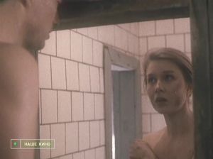 Мужик моется в общественной женской бане