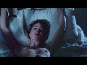 Мужик трахает крепко связанную брюнетку