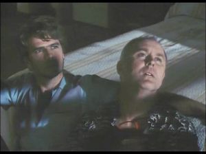 Молоденькая девчонка показывает стриптиз двум мужикам