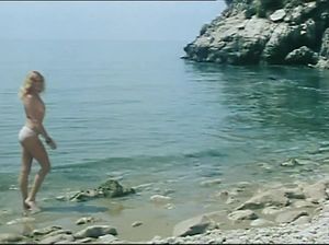 Племянник смотрит на сиськи своей тетки