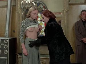 Пленных девочек выставляют на продажу как секс рабынь