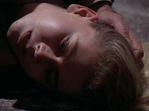 Фашист порет плетью голую женщину в концлагере