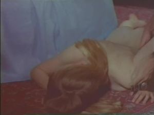 Родной дядя катает на спине голую племянницу