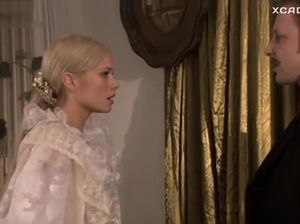Елену Корикову из сериала Бедная Настя принуждают к сексу