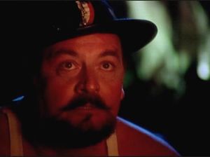 Голая девушка марширует под победный марш