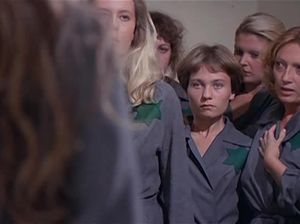 Гестапо осматривают вагины евреек в женском концлагере