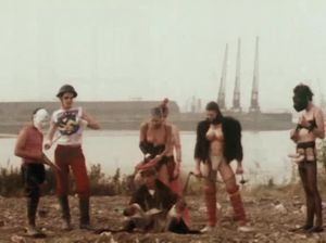 Банда извращенцев напали на бомжа