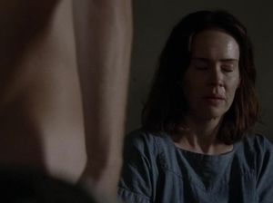 Женщину заставляют трогать член мужика