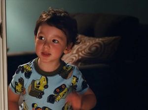 Элисон Хэннигэн мастурбирует в ванной как вдруг заходит муж!