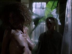 Шикарные голые сиськи за которыми подглядывает юный онанист