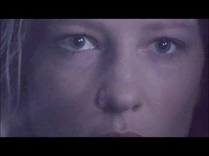 Голая Кэти Холмс в эротической сцене