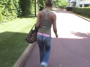 Горячая шкура дала в попу мужику, с которым познакомилась в интернете