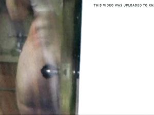 Дрочер снимает русскую сучку в нижнем белье через окно