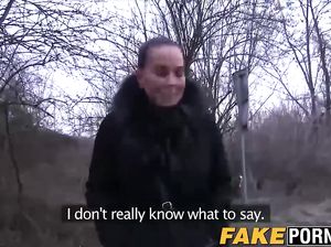 Чувак развел деваху в пуховике на фейк порно