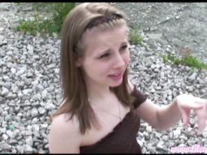 18-летнюю шлюшку возбуждают горы