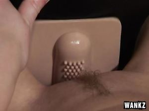 Крошка попробовала новую секс машину на себе