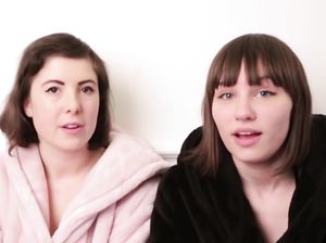 Две красивые лесбиянки дают откровенное интервью