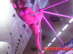 Красивый стриптиз от жаркой куколки