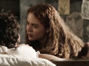 Красивая телочка с кудрями трахается с бородачем