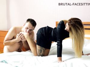 Жаркий фейсситинг от очаровательной Аманды