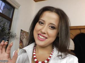 Русская чикса Алена жахается в разработанную жопу