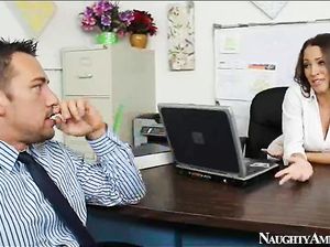 Шеф отодрал секретаршу по полной программе